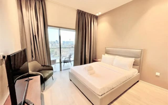 Brand new studio with balcony at Park View - photo 2