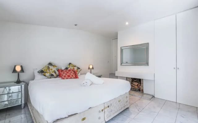 Spoilt for Choice 2-bed/2-bath + Free Parking - photo 5