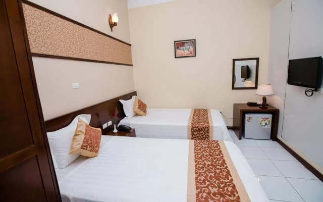 A Dong Hotel - photo 4