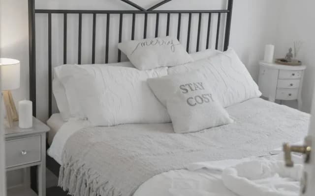 Cozy Edinburgh 2BR With CAR Parking - photo 2