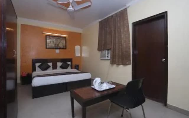 HOTEL GREEN PALACE Delhi Airport - photo 4