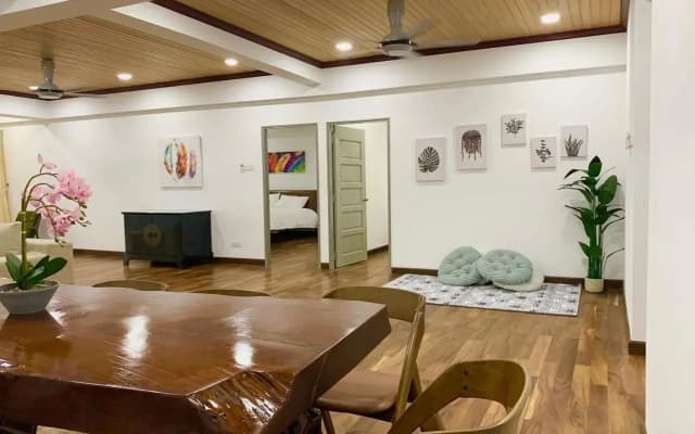 The Venus - Spacious Wooden TOP Floor Apartment - photo 2