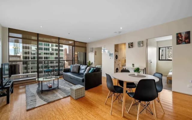 A Spacious 2BR Apt Near Melbourne Central - photo 5
