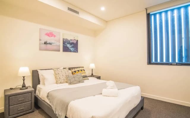 Modern 2bed2bath APT at Neutral Bayparking+wifi - photo 2