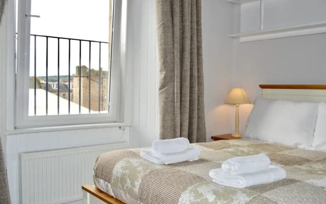 Comfortable 1 Bedroom Flat Near The Meadows - photo 4