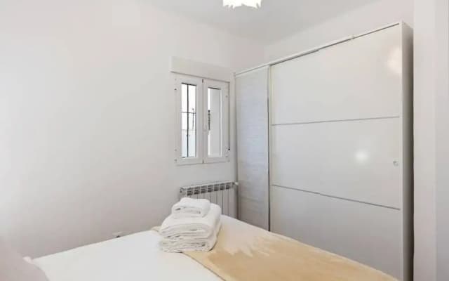 Bright & Modern Two Bed Apartment in Madrid - photo 4