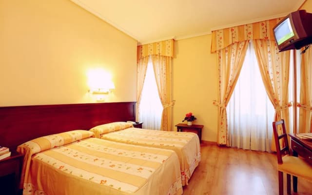 Hostal Sil & Serranos - photo 4