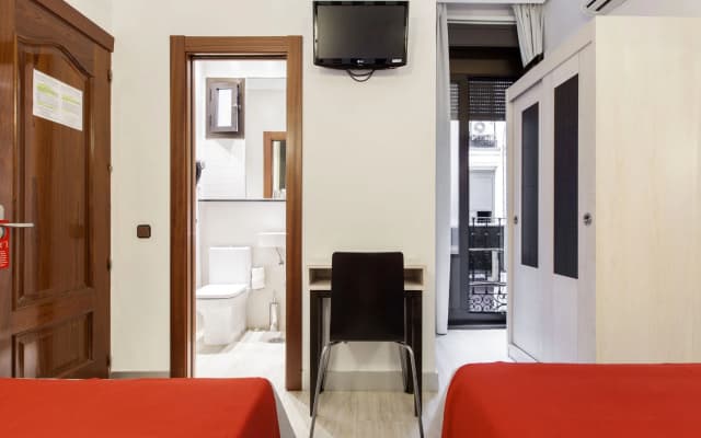 Hostal Castilla I - Atocha - photo 4