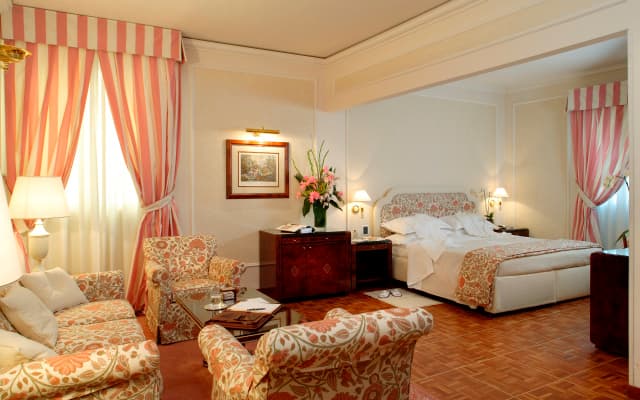 Hotel De La Ville - photo 4