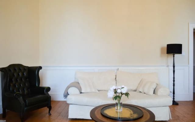 2 Bedroom Flat in Central Edinburgh - photo 5