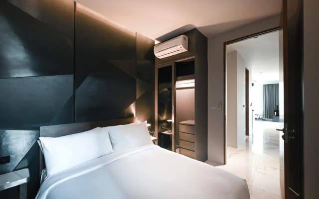Glam Habitat Hotel - photo 4