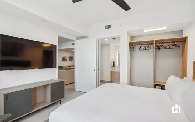 Stylish Apartments with Partial Ocean Views in Downtown - photo 2
