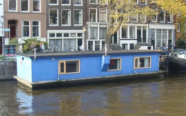 The Blue Houseboat - photo 4