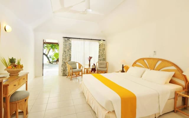 Holiday Island Resort & Spa - photo 3