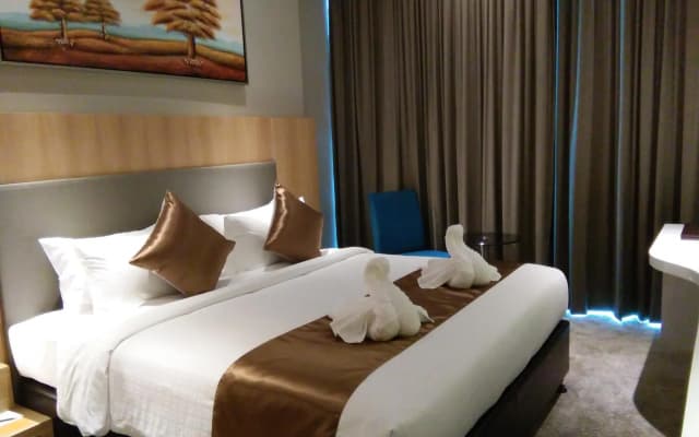 Greens Hotel & Suites - photo 4