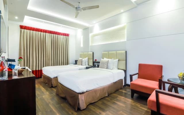 Hotel Grand Godwin - photo 2