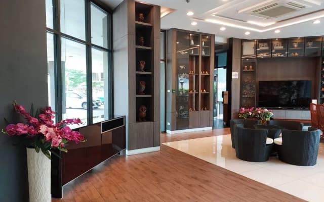 Nest n Rest Hotel - photo 2