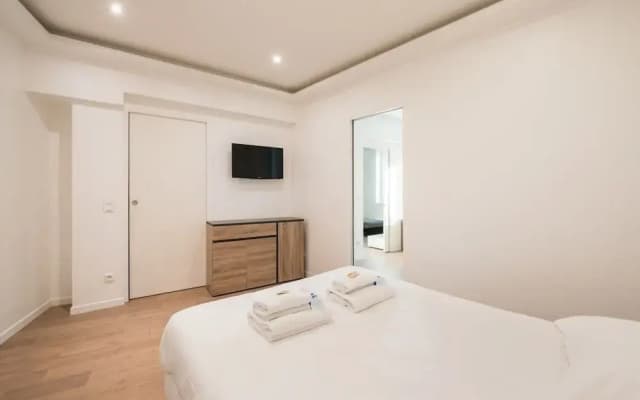 Spacious Apartment With 2 Rooms - photo 2
