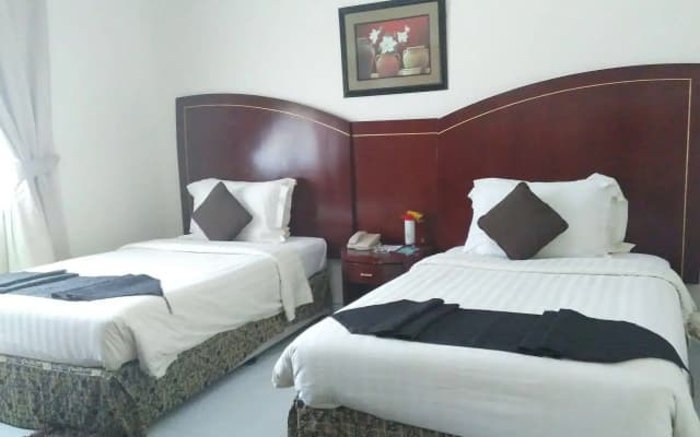 Royal Crown Hotel & Suites - photo 2