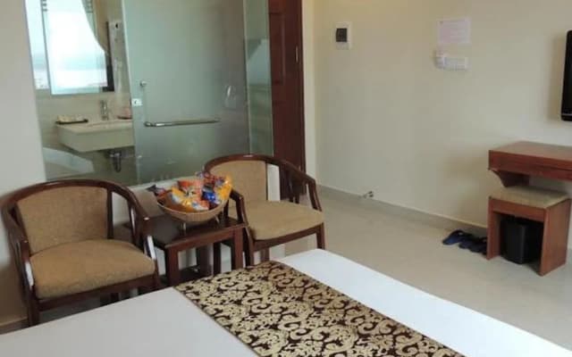 B Hotel - photo 2