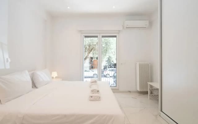Sophisticated Modern Apt in Athens - photo 5