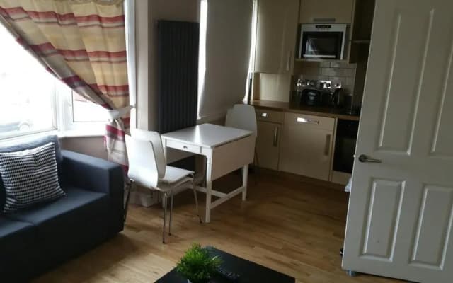 Sutton Place Apartments - photo 4