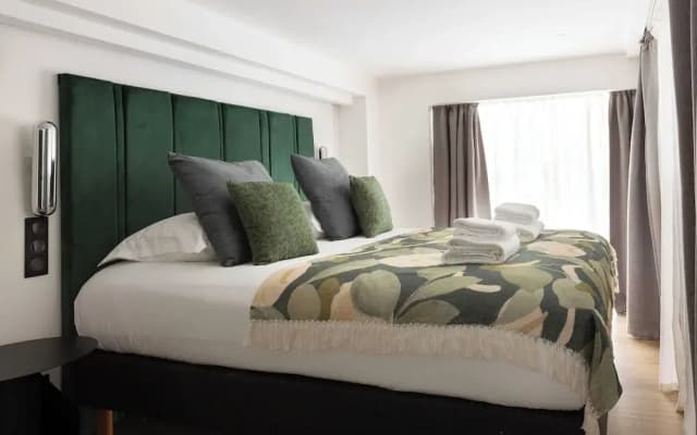 Authentic Apartment - 2br/6p - Place Pigalle - photo 2