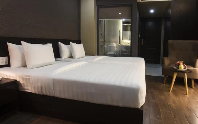 Golden Hotel - photo 2