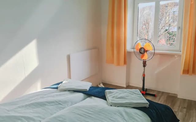 Large 2BR Apt Ideal for Long Stays - photo 2