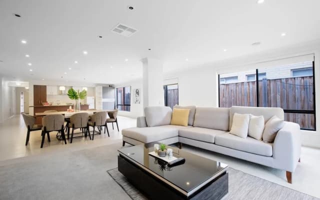 Lightful Charming House With Free Parking - photo 4