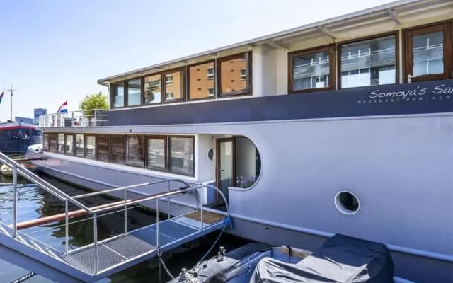 Stunning boat with a view - photo 5