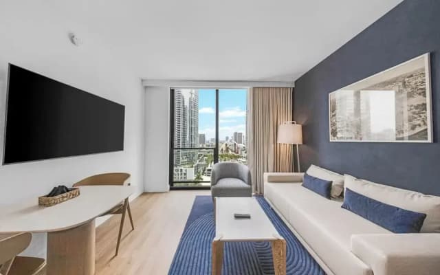 Chic Downtown 1BR with Stunning Views - photo 5