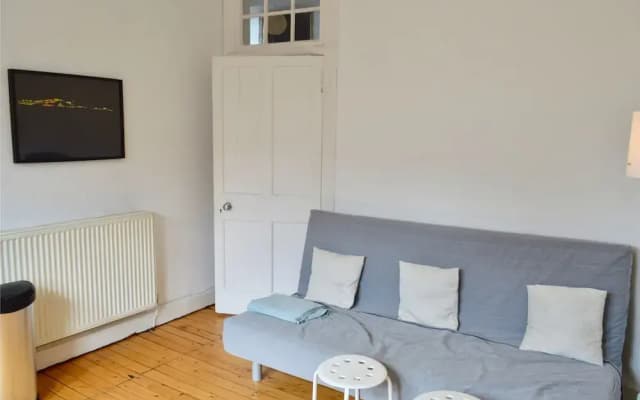 Central 2 Bedroom Flat in Edinburgh - photo 5