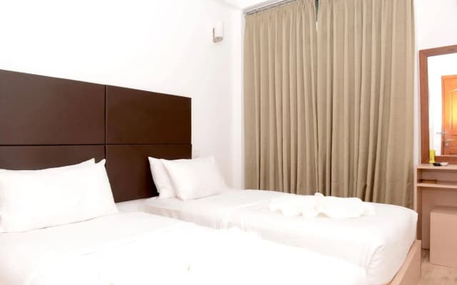 Express Inn - photo 3