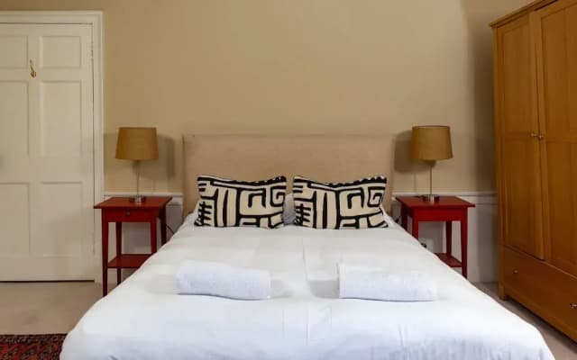 Stunning 4 Bedroom Central Edinburgh - photo 3