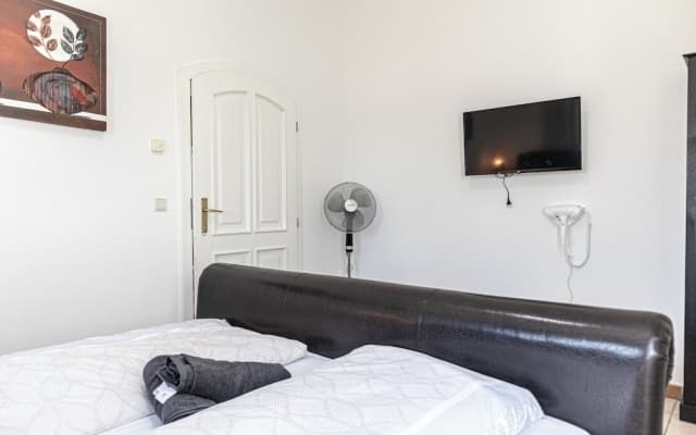 Cozy Room With Shared Garden Access - photo 2