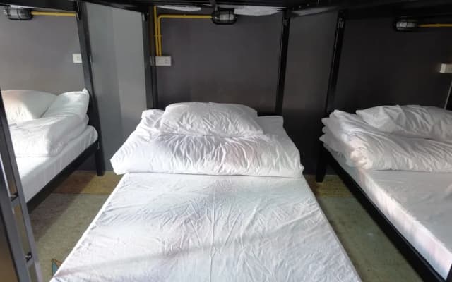 BTS Khaosan Hostel - photo 5