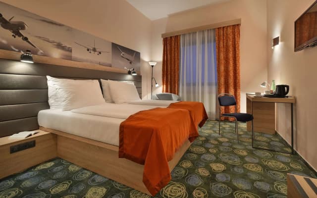 Ramada by Wyndham Airport Prague - photo 5
