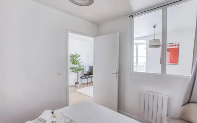 Stunning 3BR Home in the Heart of 10th Arr. Paris! - photo 3
