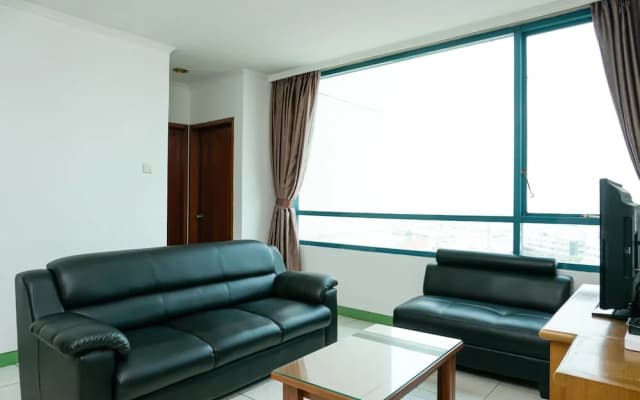 Spacious And Convenient 3br at Pangeran Jayakarta Apartment - photo 4