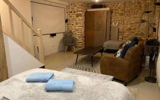 Large And Unique Souplex 60sqm, Well Located - photo 4