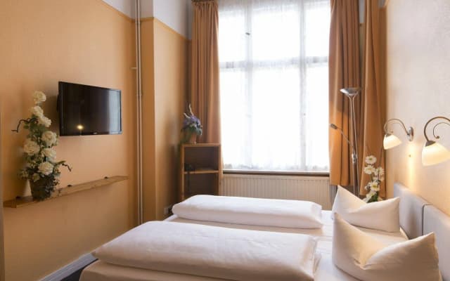 Hotel am Hermannplatz - photo 2