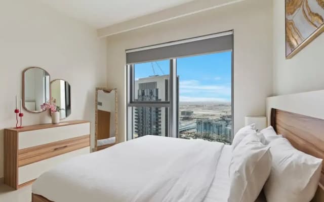 Elegant 1BR with Panoramic Views - photo 3