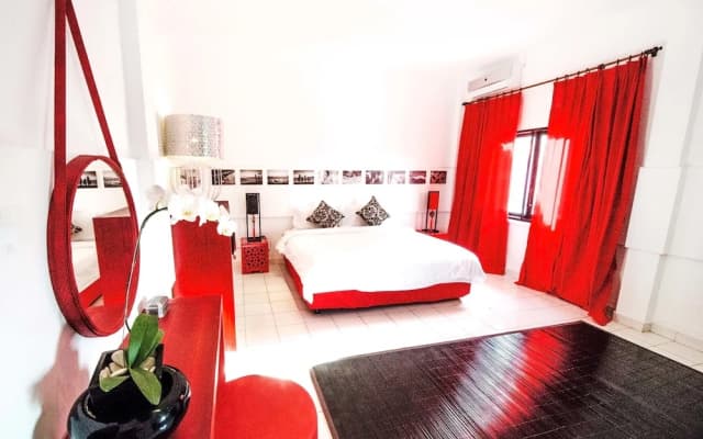 Black and Red Oberoi Villa - photo 3