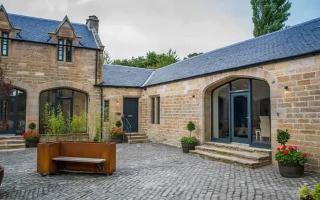 Stunning Edinburgh 1820s Stables Converted Studio - photo 4