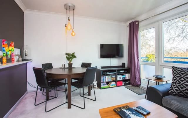 Quirky Urban Flat with Impressive Panoramic Views - photo 5