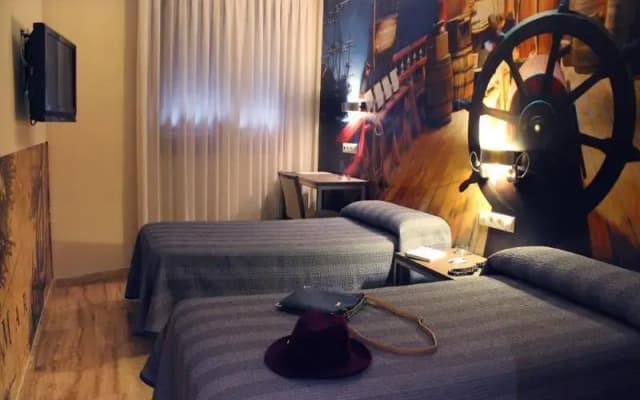 Hostal 4C Cuatro Caminos - photo 4