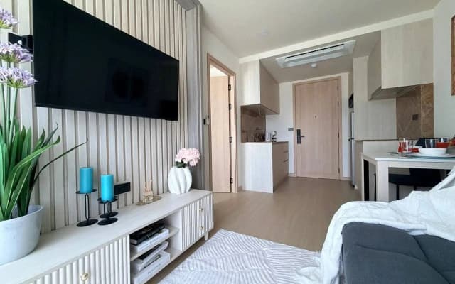1BR Ozone Oasis Pool Gym & Beach Shuttle Apartments - photo 5
