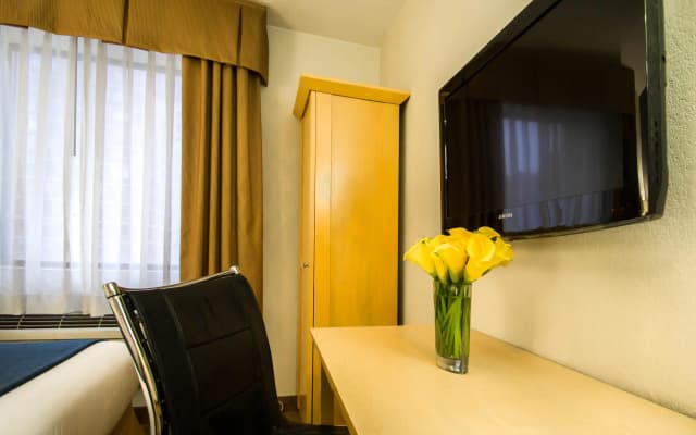 Quality Inn Convention Center - photo 3
