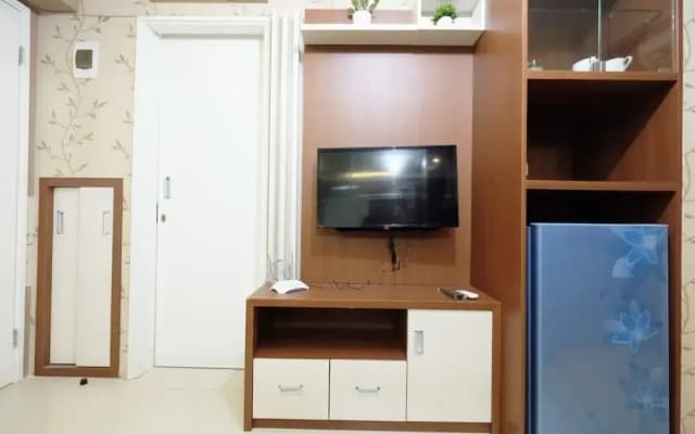 Extravaganza 2BR Bassura City Apartment - photo 2